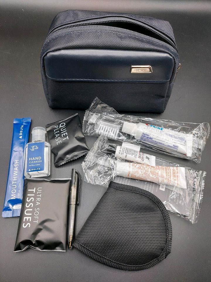 Delta Airlines Tumi Amenity Kit Kosmetiktasche in Weilrod 