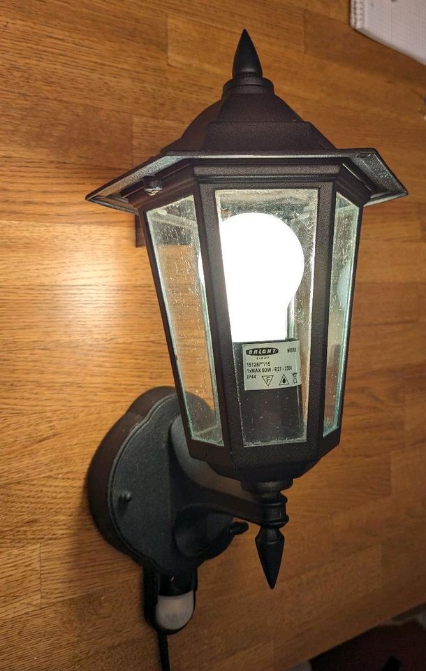 Außenlampe mit Bewegungsmelder in Hamburg