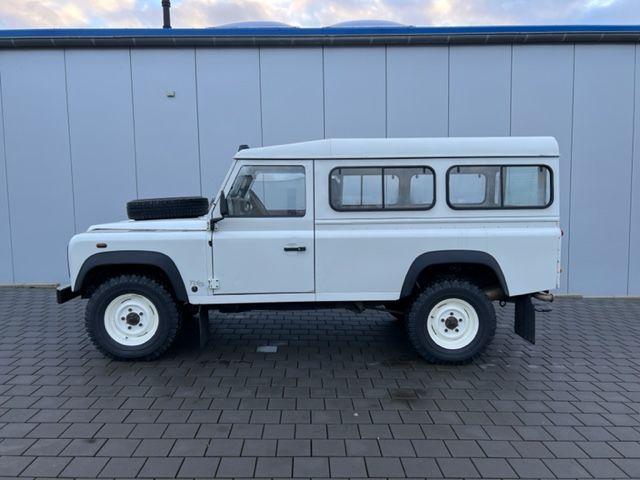 Land Rover Defender 110 TD5 Hardtop 1. Hand in Trier