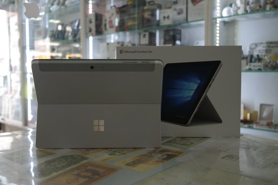 Microsoft Surface Go LTE 128 GB SSD 8 GB RAM Pentium Gold in Berlin