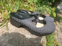 CALOU Clogs Schweden Echtleder schwarz weiss Blumenmuster 38 Stuttgart - Bad Cannstatt Vorschau