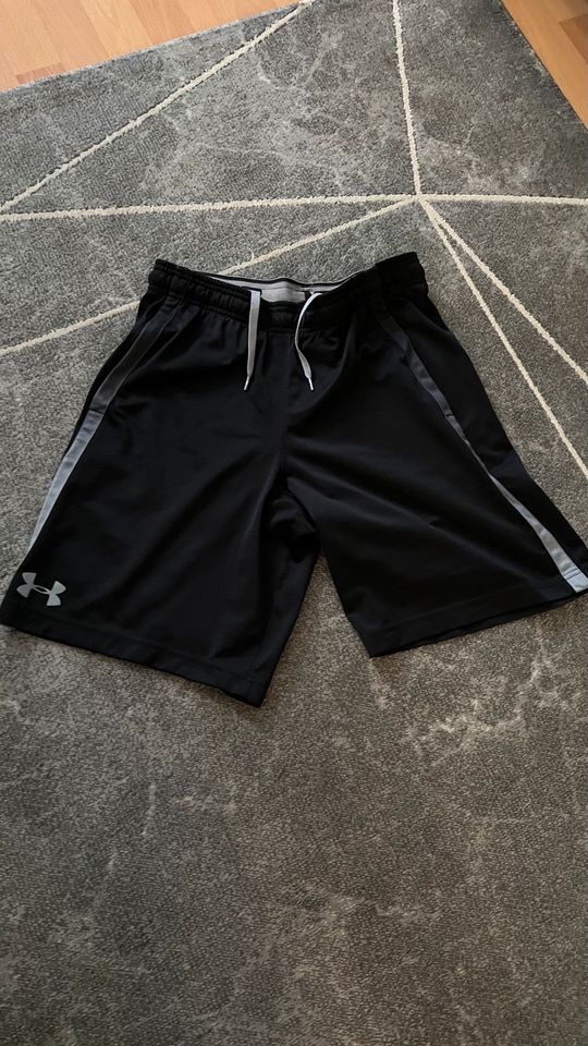 Under Armour Shorts in Gräfelfing