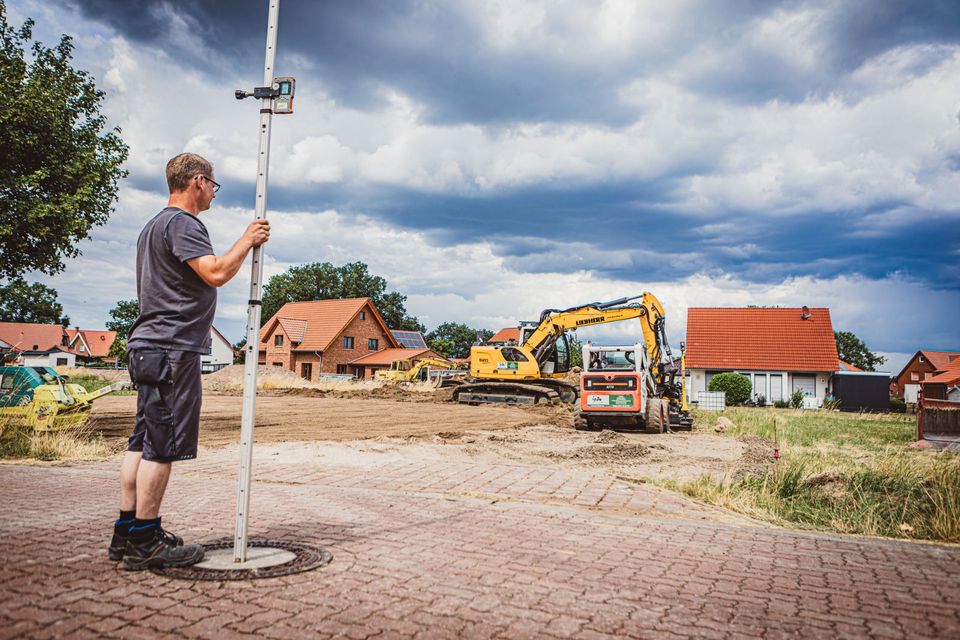 Erdbau / Sandplatte / Baggerarbeiten / Grabenräumung in Hespe