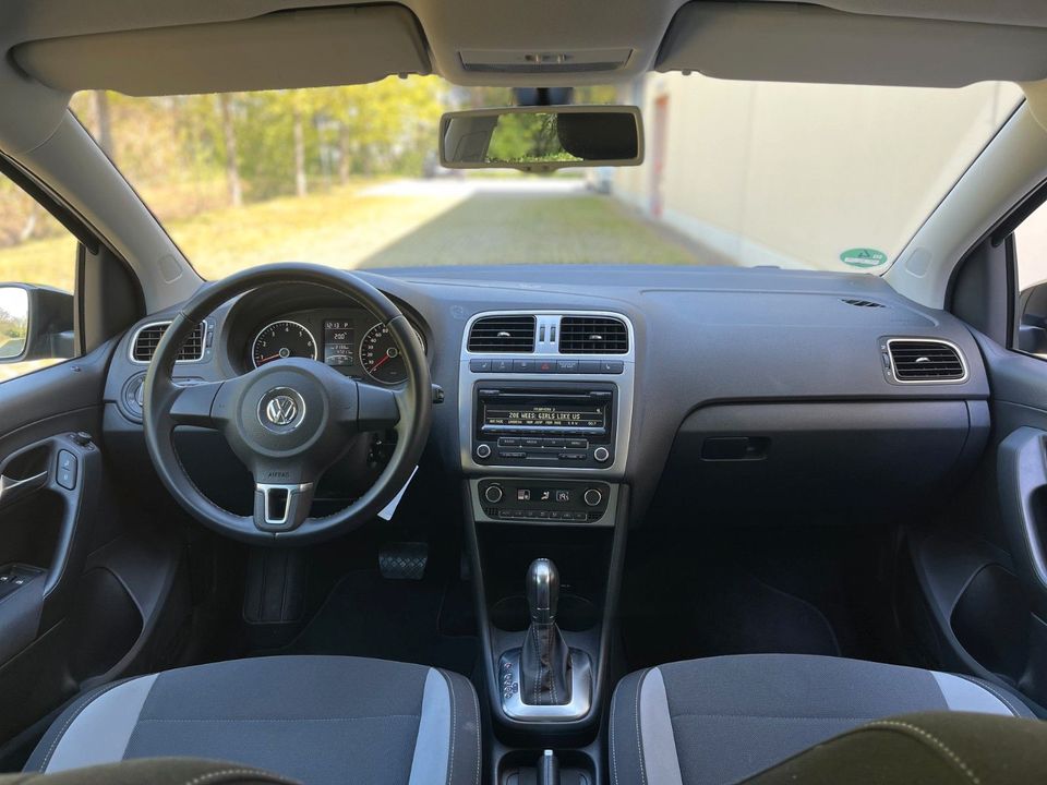 Volkswagen Polo 1.2 TSi Automatik Life SHZ Xenon wenig km in Unterschleißheim