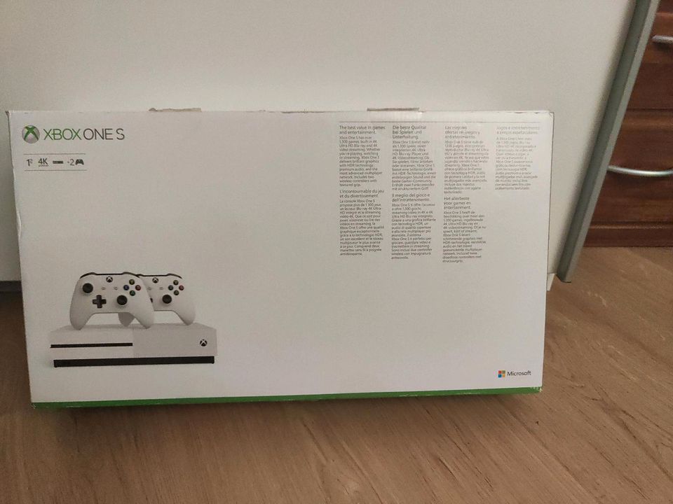 Xbox one s 1TB 2 Controllern und Spielen in Düsseldorf