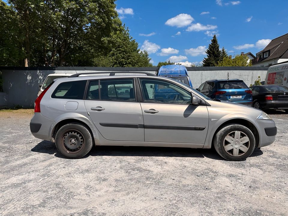 Renault Megane 1.6 16v Kombi in Solingen
