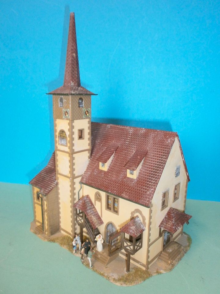 Große Kirche Ditzingen Vollmer 43709 für H0 Modelleisenbahn in Labenz