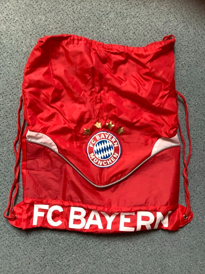 FC Bayern Jacke Windbreaker 140 + Sportbeutel rot Junge Mädchen in Rheinfelden (Baden)