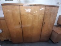 #B Kleiderschrank 4 türig DDR Hochglanz Holz Kleiderstange Retro Sachsen - Burgstädt Vorschau