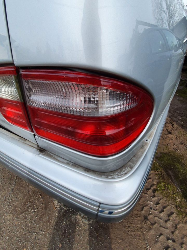 Mercedes W210 E 270 CDI Rücklicht Rückleuchte außen rechts in Bremervörde