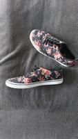 Vans Sneaker schwarz Blumen floral Rockabilly Gr. 36 Baden-Württemberg - Pforzheim Vorschau