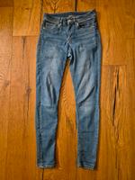 Jeanshose h&m Gr. 36 gut erhalten blau Röhrenjeans Hessen - Flieden Vorschau