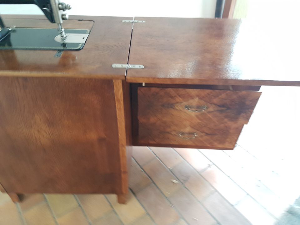 Vintage- Nähmaschine Adler im Möbelschrank in Mannheim