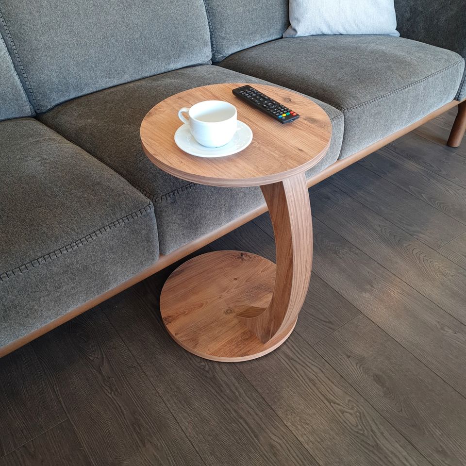 NEU ✅✅ Couchtisch mit Rollen - Kleiner Beistelltisch C Form - stylischer Sofatisch aus Holz in schöner Nussbaum Optik - runder Tisch als Ablagefläche für Couch und Sofa - Bestseller - Topseller in Berlin