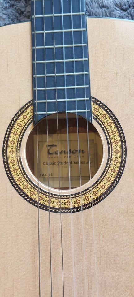 Guitarre Tenson - Classic Student Series 4/4 mit viel Zubehör in Hildesheim