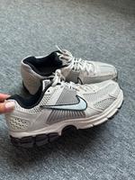 Nike Zoom Damen Vomero 5 Niedersachsen - Hildesheim Vorschau
