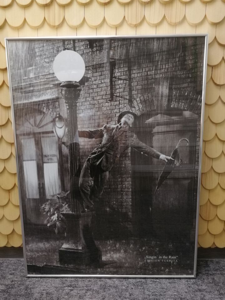 Poster mit Rahmen Singing in the Rain, Edition Tushita in St. Georgen