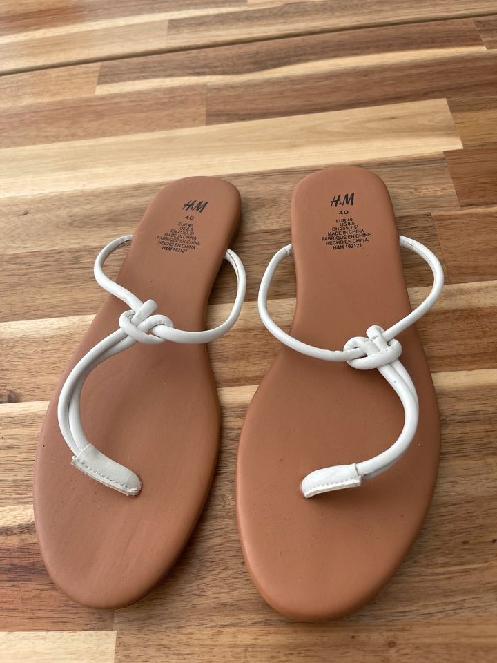 H&M Damen Sandalen weiß braun 40 neu flip Flops Damenschuhe Leder in Dinslaken