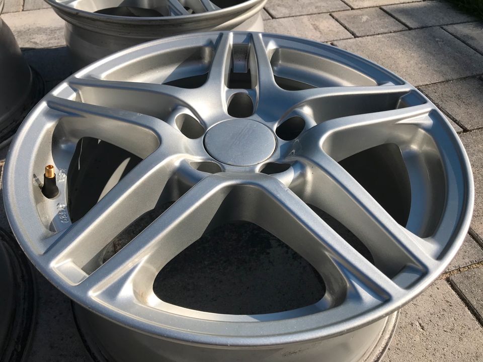 16 Zoll DEZENT RB Mercedes Benz Alufelgen 7.5x16 mit Schrauben in Arberg