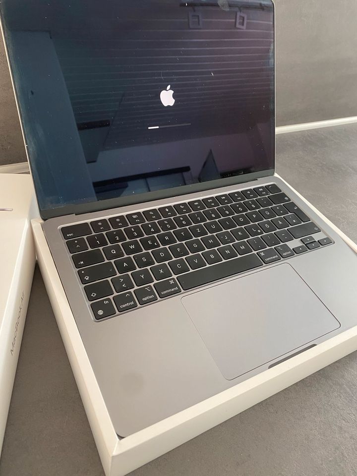 MacBook Air 13,6 von 2022 + 3 Jahre extra Garantie in Waldböckelheim