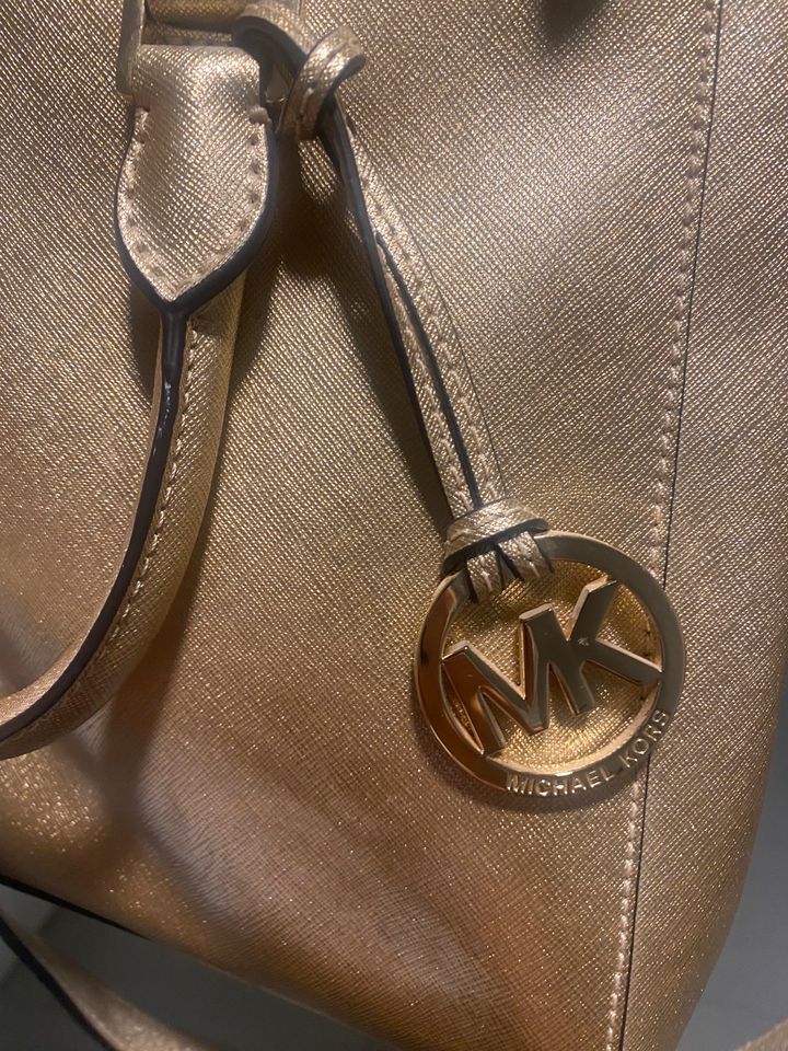 Michael Kors Handtasche Original Gold in Eschborn