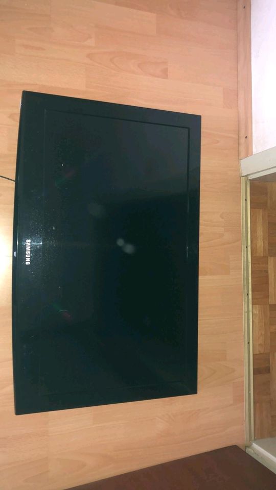 Alter Samsung Smart Fernseher 32 Zoll in Bad Waldsee