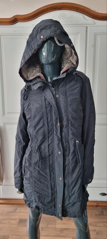 Parka Hugo Boss fake fur Gr. 40 in Hamburg