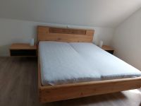 Echt Holz Schlafzimmer - Bett und grosser Kleiderschrank Baden-Württemberg - Offenburg Vorschau