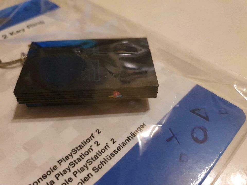 PlayStation 1 + 2 + 4 Schlüsselanhänger offizielle Numskull in Berlin