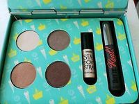 BENEFIT Goodies a go-go Set / Lidschatten, Primer usw. Nordrhein-Westfalen - Essen-Haarzopf Vorschau