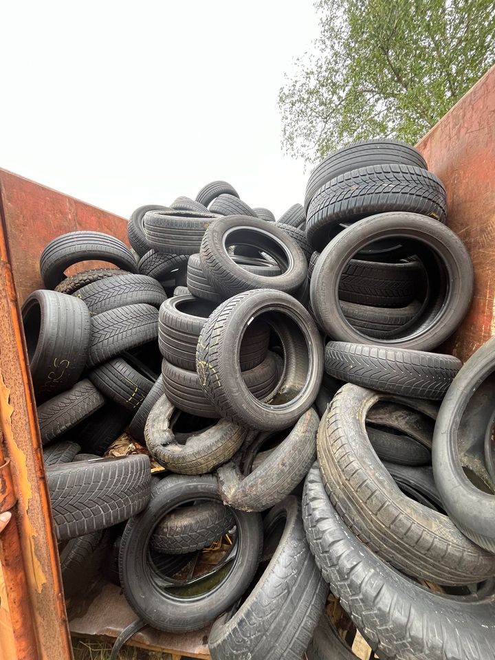 Ca. 1000 Reifen zu verschenken in Steinau an der Straße