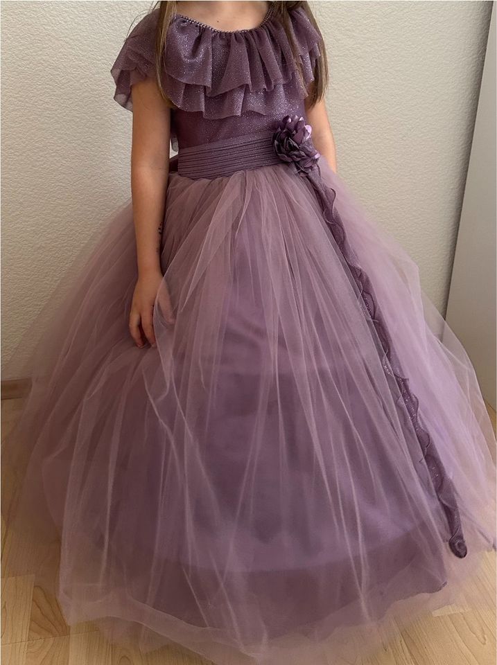 Kleid Prinzessin Kind lila Flieder glitzer wie neu 128/134 in Ratingen