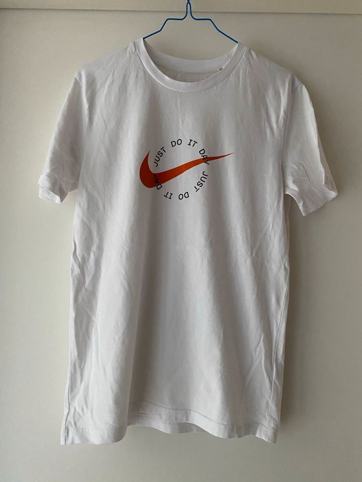 T-Shirt von Nike in weiß, Größe 36, wie neu in Berlin