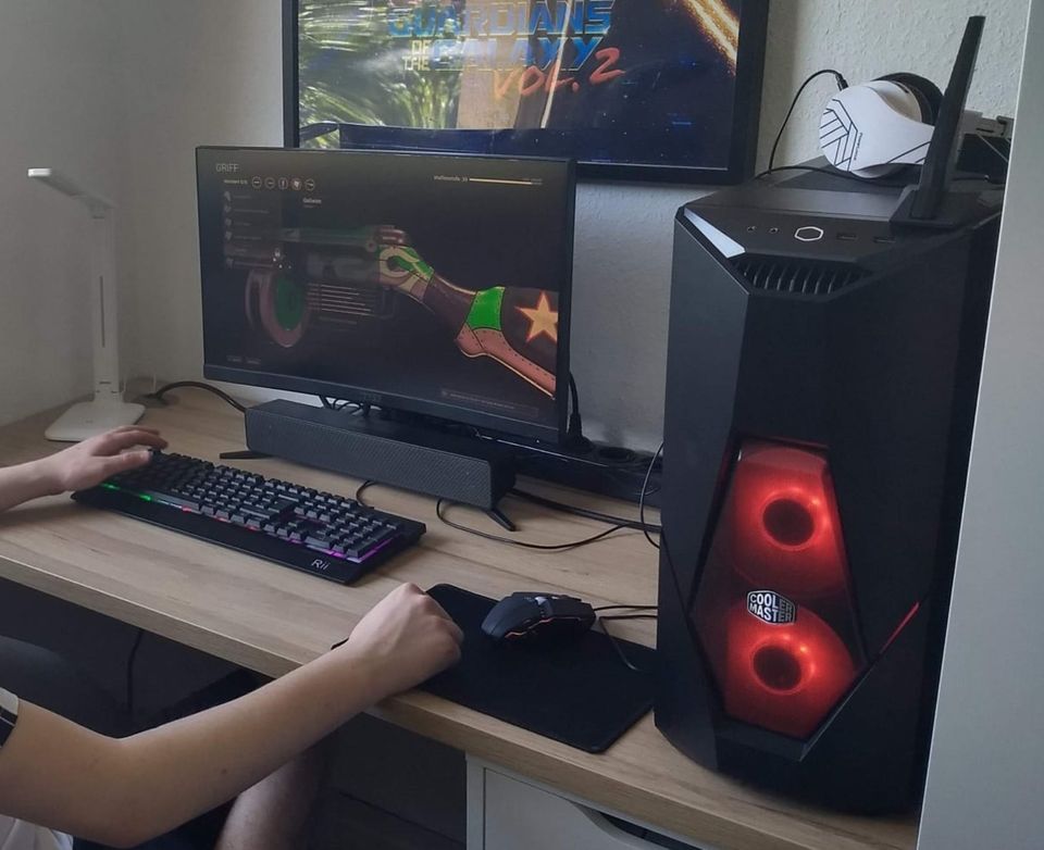 Gaming PC/Setup RGB, Intel i7-10700KF, RTX 2060 OC & Monitor etc. in Bonn