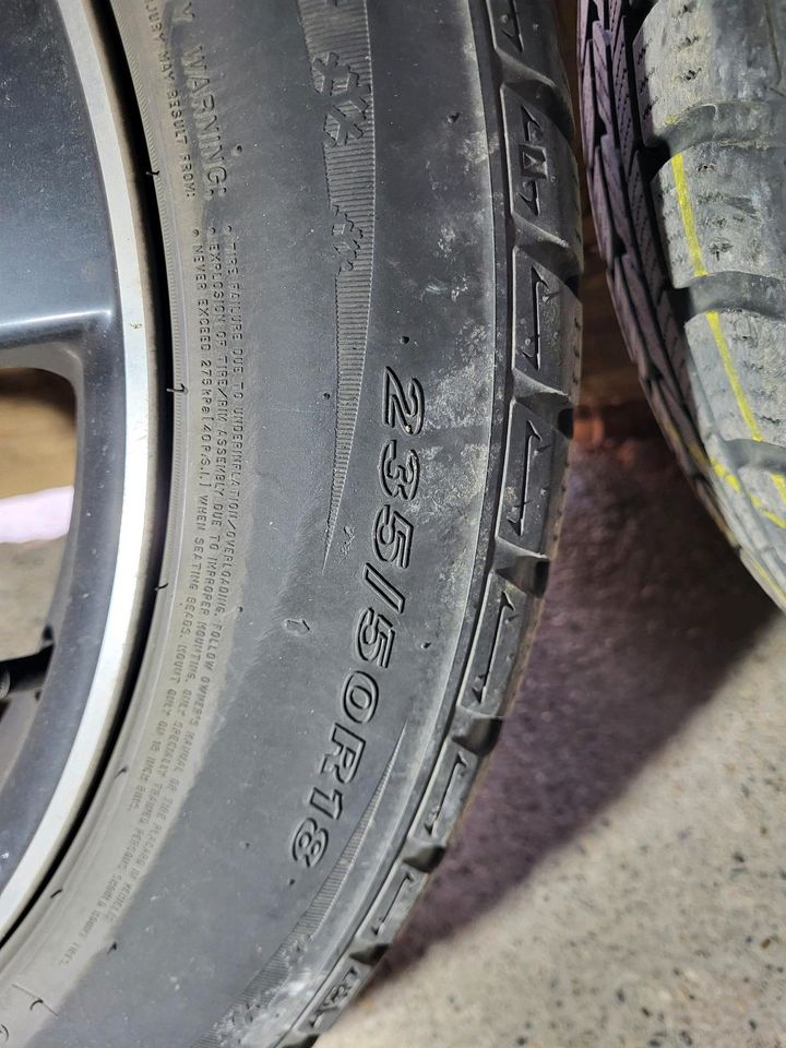 Alufelgen 5x112 Tiguan Winterreifen 235/50 r18 in Unterschneidheim