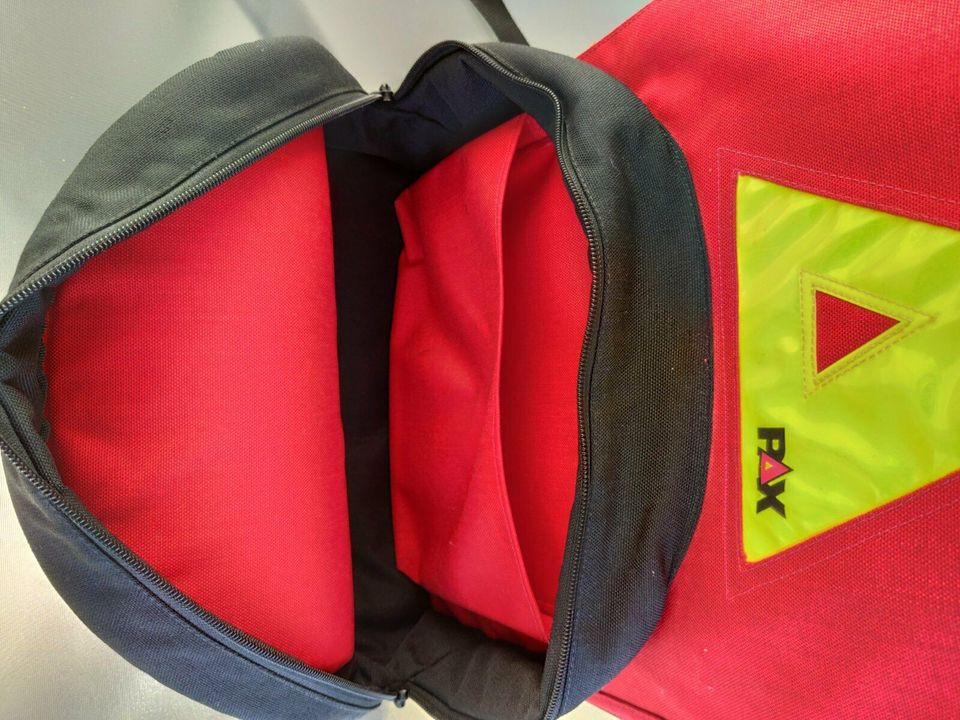 PAX Notfall-Rucksack mit AED Tasche außen für HeartSave Primedic in Egloffstein