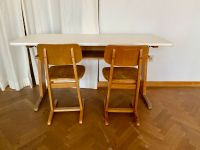 Vintage Kinder Schulbank mit zwei Stühlen nur Abholung München - Ludwigsvorstadt-Isarvorstadt Vorschau
