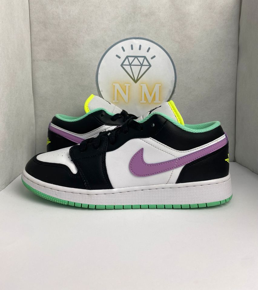 ✓Nike Jordan 1 Low GS Green Glow Violet Shock (Pink/Grün) 39 6,5Y in  Sachsen - Treuen | eBay Kleinanzeigen ist jetzt Kleinanzeigen