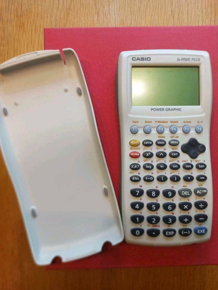Taschenrechner mit Grafikfunktion - Casio fx 9750G Plus in Hildesheim