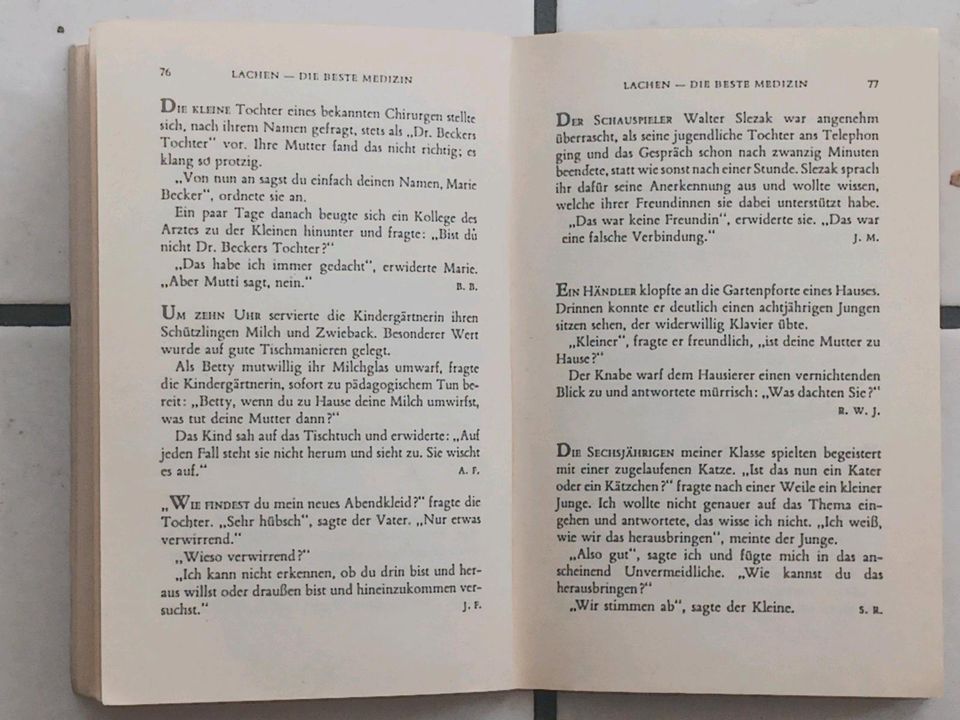 Antiquarisches Witze-Buch von 1963 "Lachen - die beste Medizin" in Edewecht