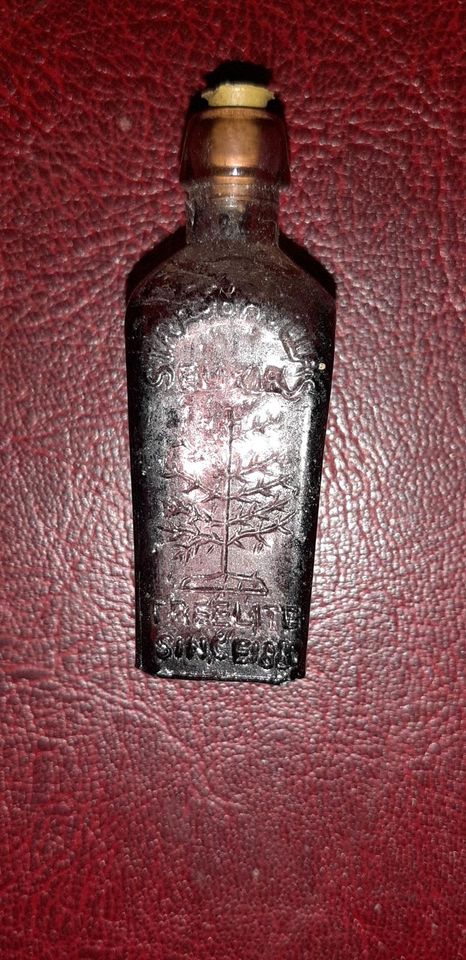 Antike Parfüm Flasche Fläschchen Bodenfund 5,5cm Lila Glas in Celle