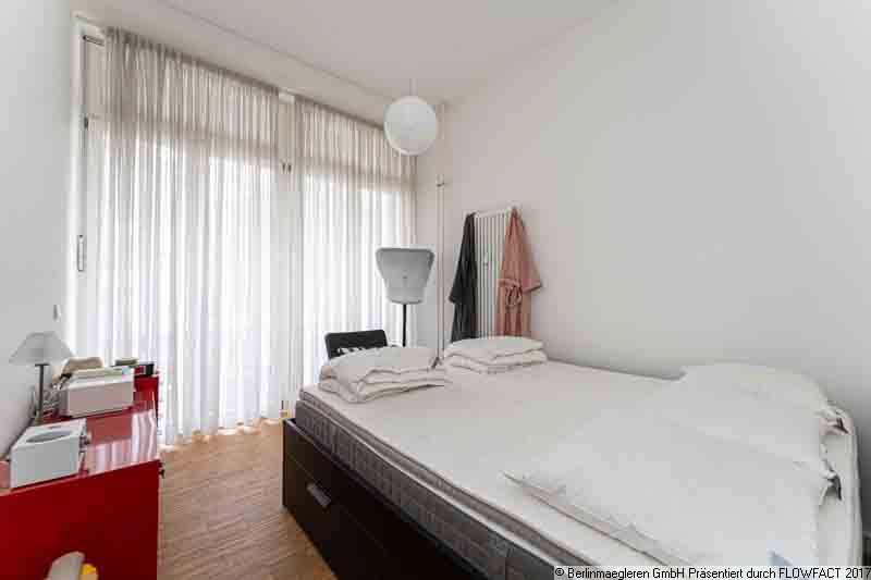 Ready-to-occupy: 2-room flat with balcony and car parking space in Berlin