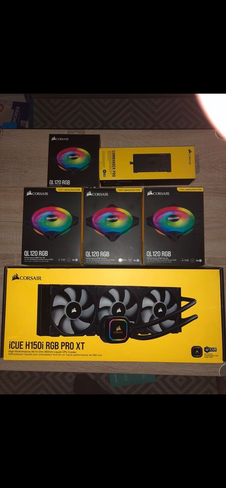 Lian Li Dynamic XL + Corsair AiO + 10x Corsair QL + GPU Riser in Leck