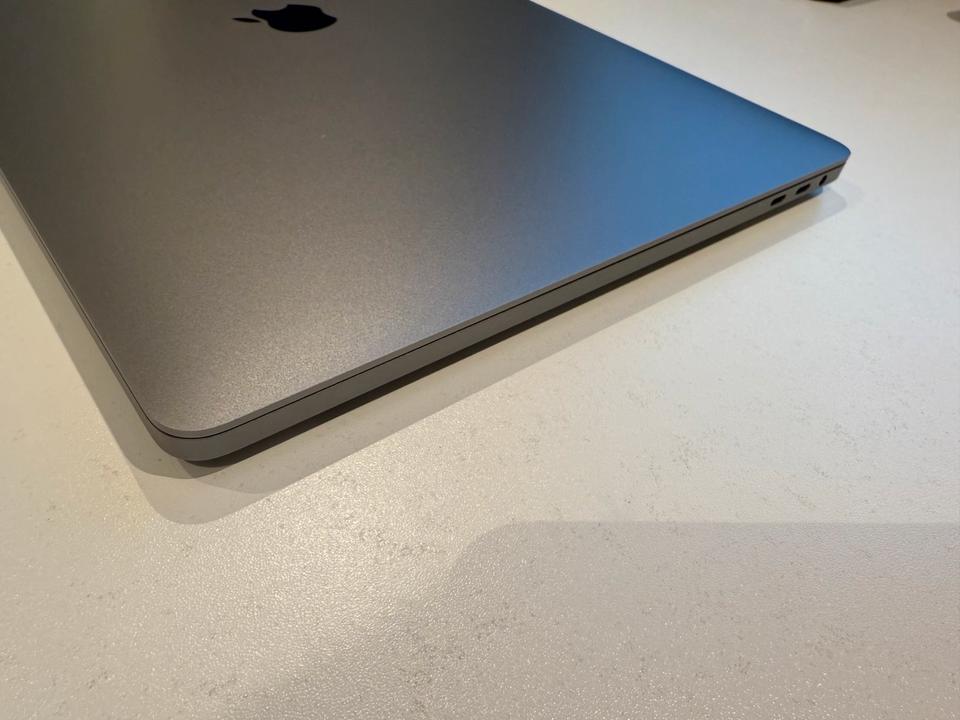 NEU! Apple MacBook Pro 2019 16" Intel i9 2.3 GHz, 16 GB RAM, 1TB in Dürnau