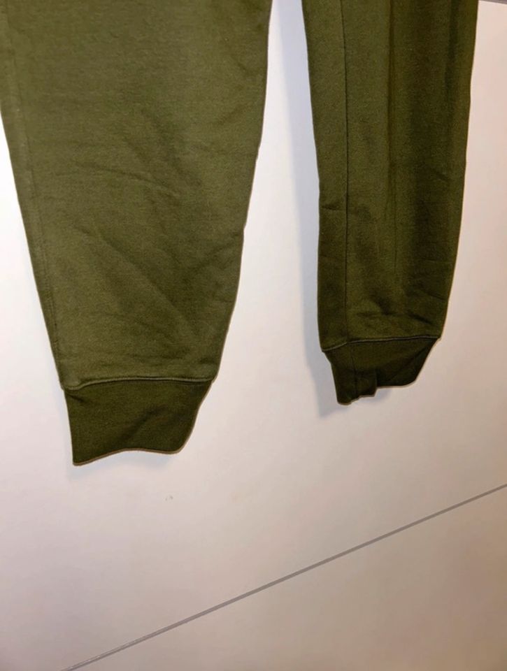 Nike Jogginghose Khaki in Duisburg