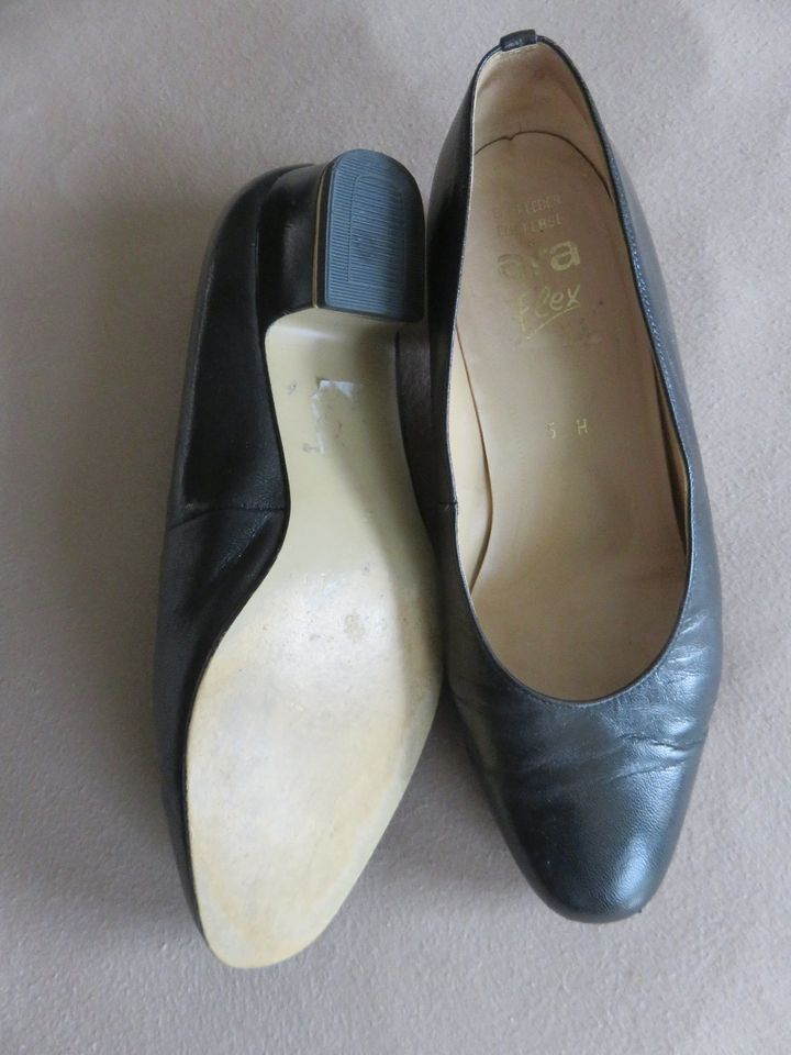 Elegante Damenschuhe von ara Flex Gr. 5 H,schwarz in Weilrod 