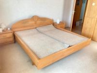 Bett, Doppelbett aus Vollholz, Nachtschränkchen Baden-Württemberg - Tuttlingen Vorschau