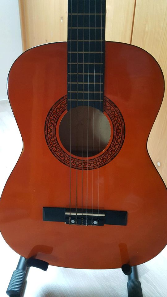 Gitarre mit VIEL Zubehör in Fürstenfeldbruck