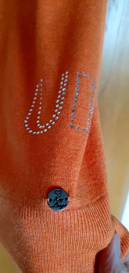 Key Largo sehr schöner Pullover Orange Gr 40 mit Glitzeraufschrif in Langen (Hessen)