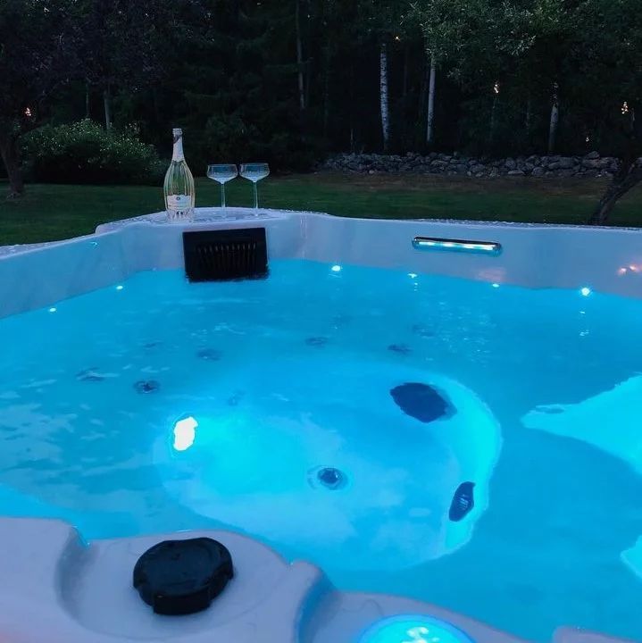 JACKUZZI WHIRLPOOL SPA GARTEN-POOL HOT TUB "SAREK" in Berlin